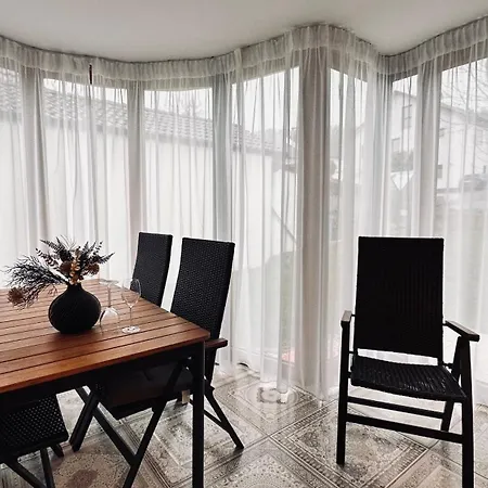 Sonnenwinkel - Mit Wintergarten, Terrasse & Parkplatz Appartamento Radolfzell am Bodensee