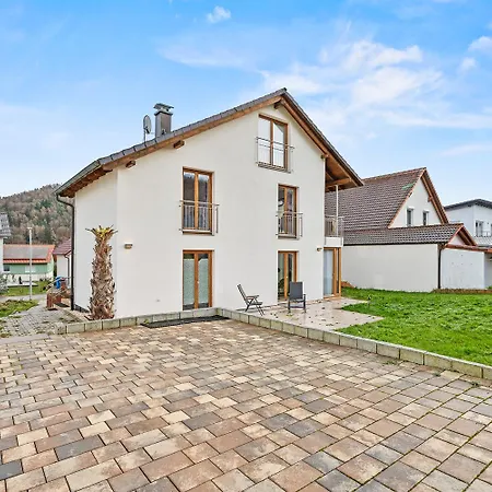 Apartment Sonnenwinkel - Mit Wintergarten, Terrasse & Parkplatz